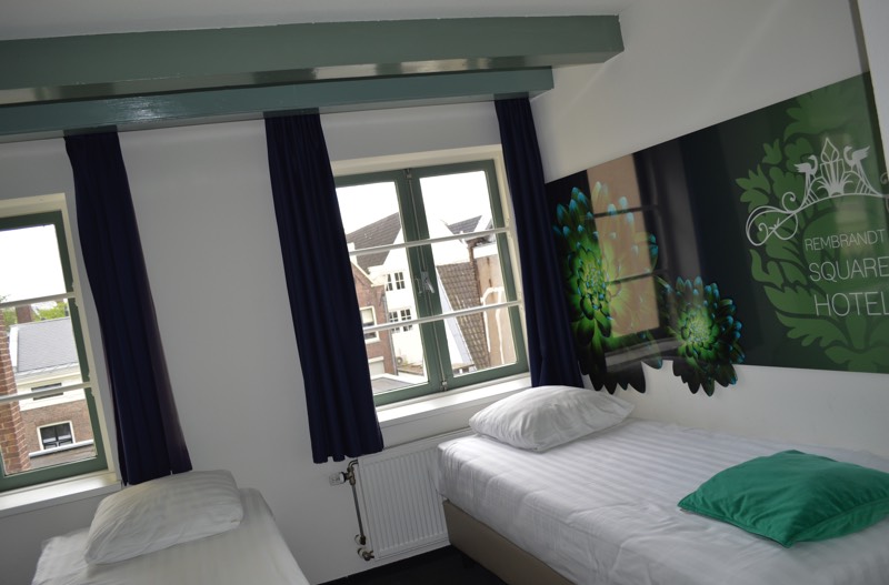 Twin room with two single beds